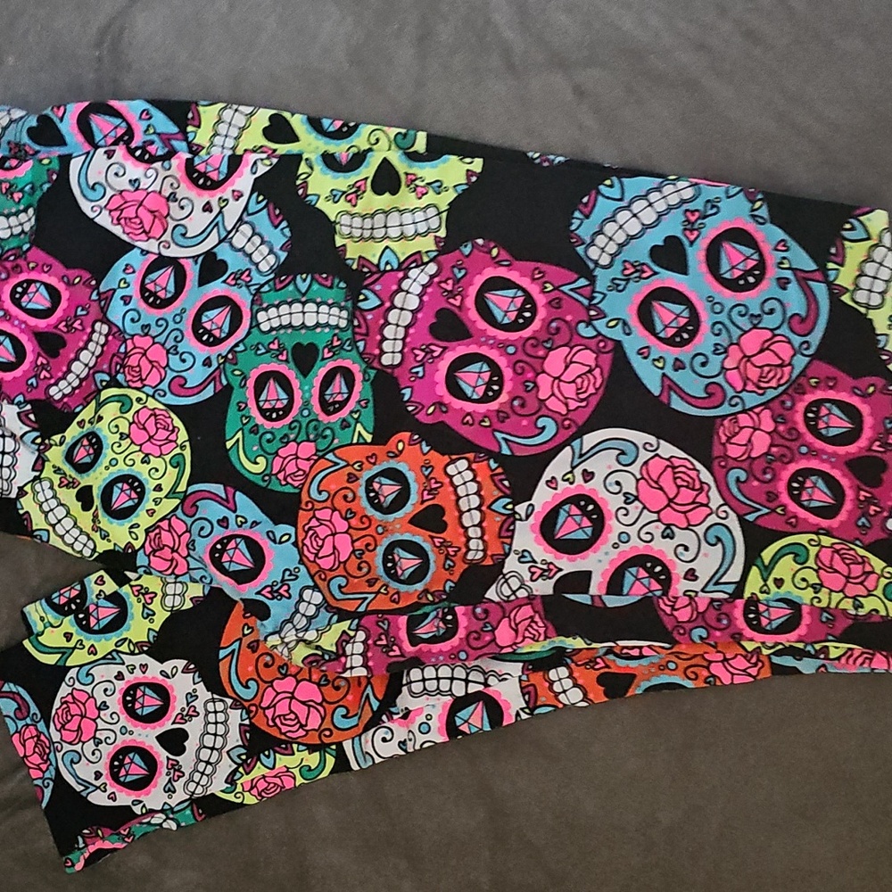No Boundaries Multicolor Skull Patterned Garment